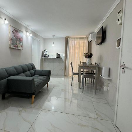 Camy Apartment Наполи Екстериор снимка
