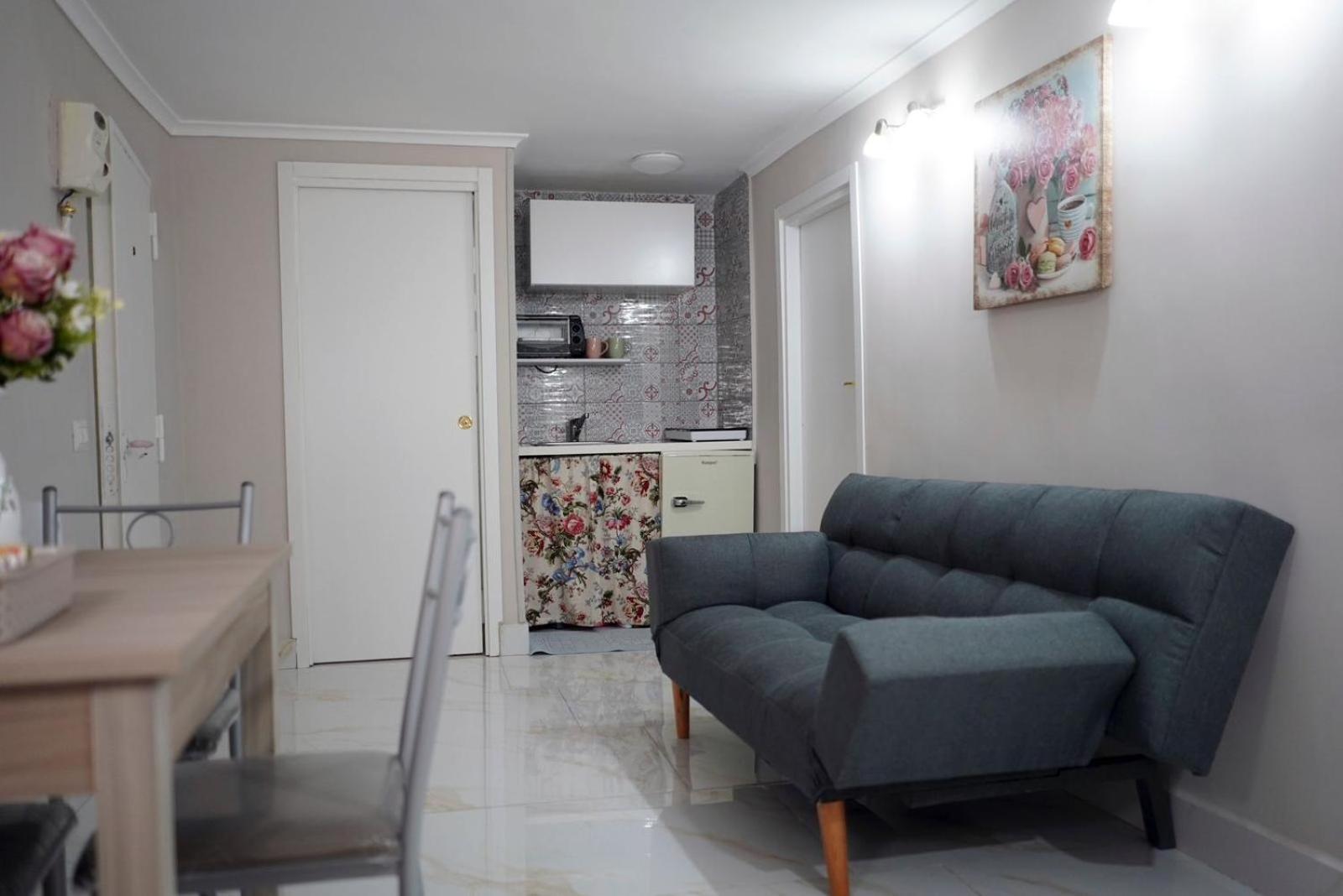 Camy Apartment Наполи Екстериор снимка
