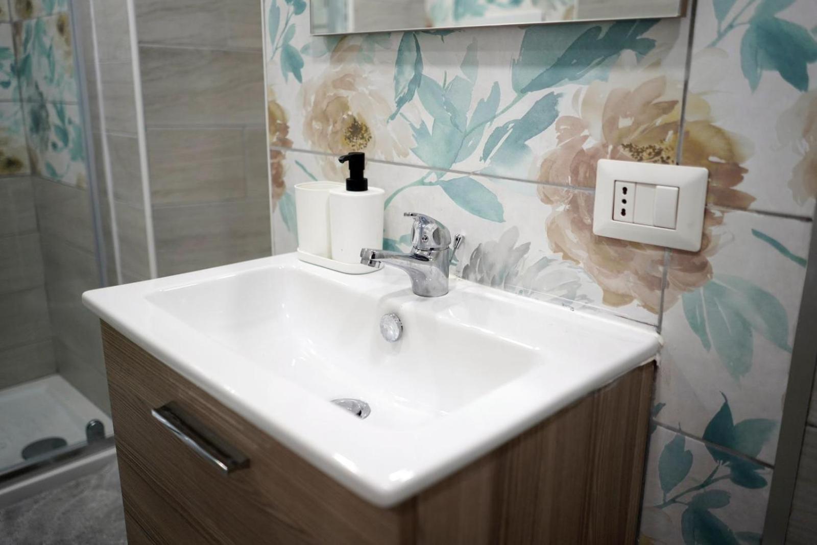 Camy Apartment Наполи Екстериор снимка