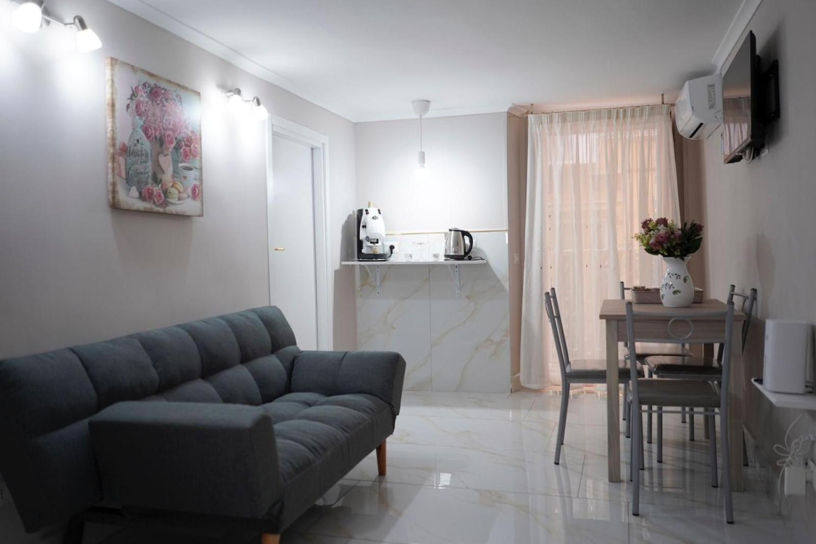 Camy Apartment Наполи Екстериор снимка