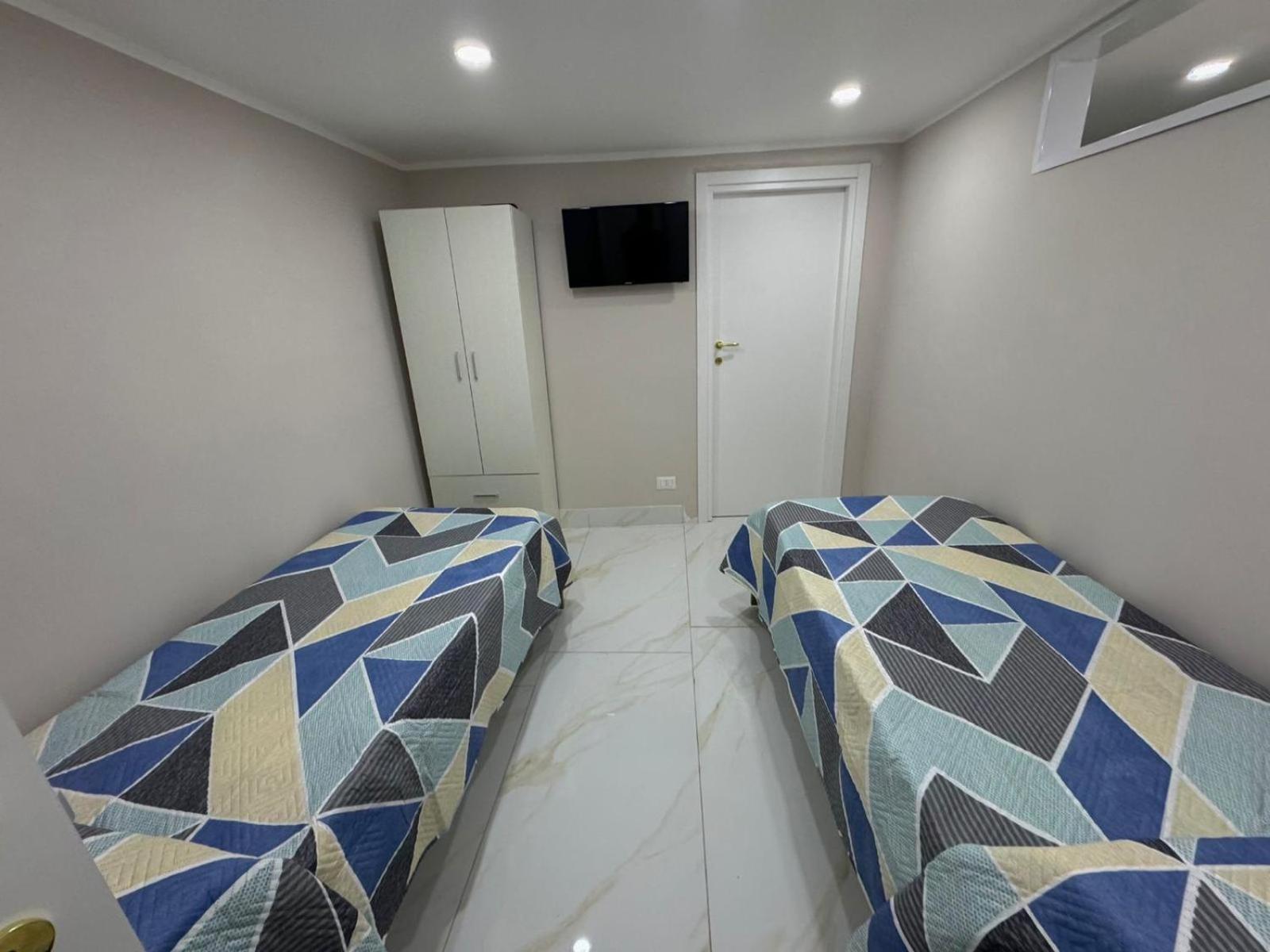Camy Apartment Наполи Екстериор снимка